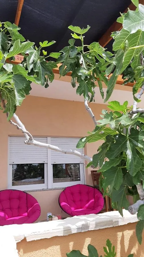 Studio Apartman T And T Croatia